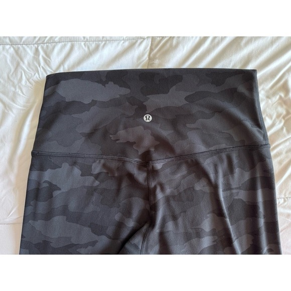 Lululemon Align Crop *21 "Heritage 365 Camo Deep Coal Multi Size 8 Black EUC - Picture 5 of 7